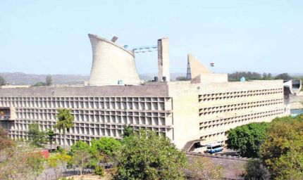 पंजाब विधानसभा में आपातकालीन सत्र बुलाने की मांग, जानें पीछे की वजह