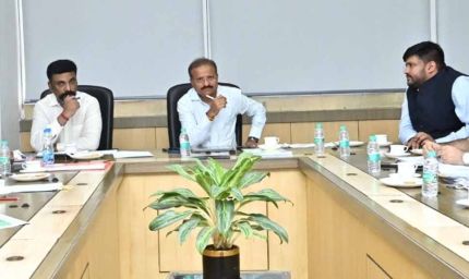 मुख्यमंत्री के प्रमुख सचिव ने नक्सल प्रभावित जिलों में विकास कार्यों की समीक्षा की