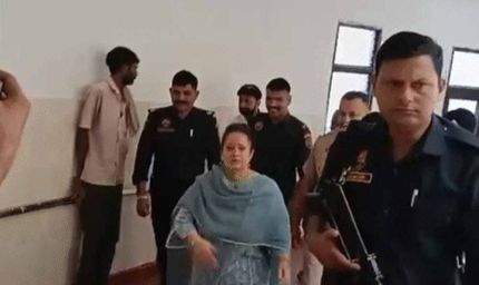 स्वास्थ्य मंत्री आरती राव का LNJP अस्पताल दौरा: कमांडो ने तोड़ा शीशा, फिर लिया निरीक्षण