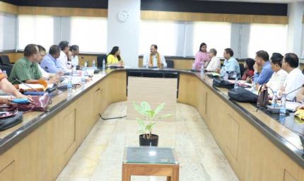 रायपुर : स्वास्थ्य मंत्री की अध्यक्षता में सभी चिकित्सा महाविद्यालयों के डीन एवं मेडिकल सुपरिटेंडेंट की समीक्षा बैठक