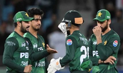 एशिया कप में पाकिस्तान की तूफानी एंट्री, ओमान मात्र 67 रनों पर ढेर