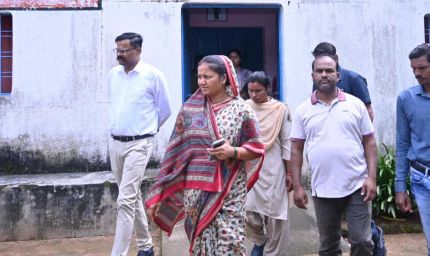 रायपुर : मंत्री श्रीमती लक्ष्मी राजवाड़े ने बलरामपुर में विभिन्न संस्थाओं का किया निरीक्षण