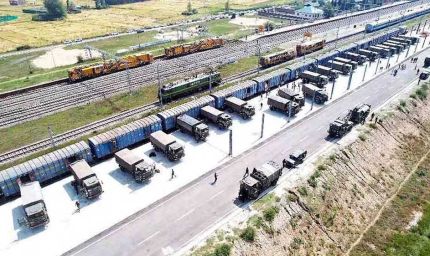 कश्मीर पहुंची भारतीय सेना की पहली मालगाड़ी, लौटते वक्त सेब लेकर आएगी घाटी की मिठास
