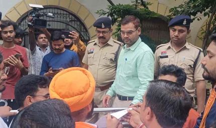 नवरात्रि में गरबा आयोजनों में अश्लीलता पर रोक की मांग, हिंदू संगठनों ने कलेक्टर को सौंपा ज्ञापन