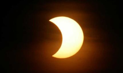 साल का आखिरी सूर्य ग्रहण कब लगेगा? जानिए भारत में दिखाई देगा या नहीं