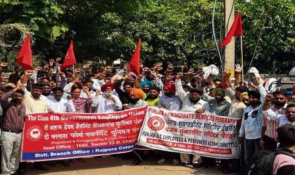 पटियाला में स्वास्थ्य मंत्री को सौंपा मांगों का ज्ञापन