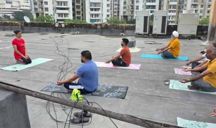 नगरीय प्रशासन संचालनालय में योग शिविर का आयोजन