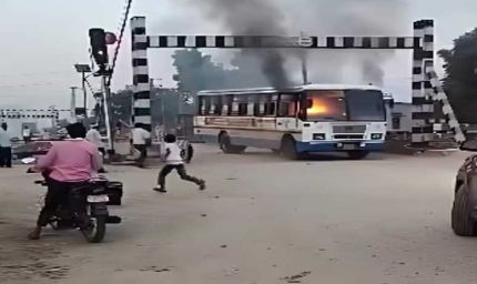 जयपुर में रोडवेज बस में लगी भीषण आग, 30 यात्रियों ने कूदकर बचाई जान