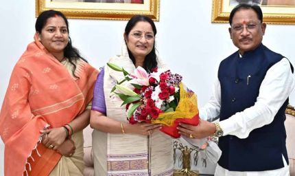 मुख्यमंत्री साय से केंद्रीय महिला एवं बाल विकास मंत्री श्रीमती अन्नपूर्णा देवी ने की सौजन्य भेंट