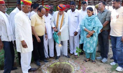 संसदीय कार्य मंत्री ने धवा के बड़ला नगर के ग्रामीण सेवा शिविर का किया अवलोकन