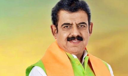 इंदौर में गड्ढों से हादसे पर सख्त हुए सांसद शंकर लालवानी, ठेकेदार-अधिकारियों पर FIR की चेतावनी
