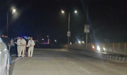 बिलासपुर में रईसजादों की स्टंटबाजी! 15-20 कारों के काफिले ने NH पर मचाया तांडव, रील्स बनाते लटके कार की विंडो से