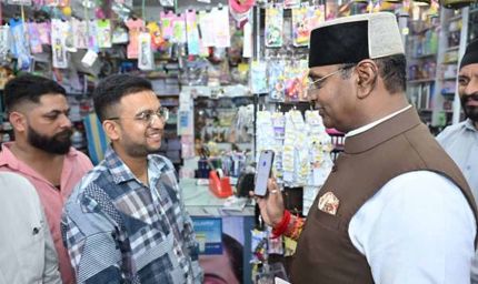 प्रधानमंत्री मोदी के आहवान पर दुकानदारों ने शुरू किया स्वदेशी जागरण अभियान