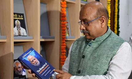 दिल्ली विधानसभा में पीएम पर किताबों की गैलरी का शुभारंभ, देशभर से जुटीं विविध भाषाओं की पुस्तकें