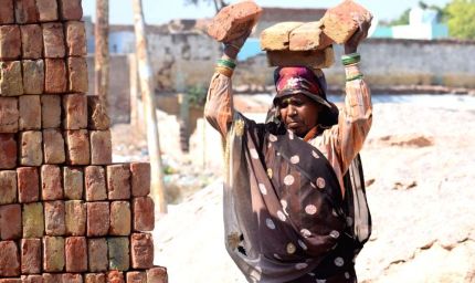 दिल्ली में महिला श्रमिकों की बढ़ी हिस्सेदारी, लेकिन मजदूरी में अब भी पुरुषों से पीछे