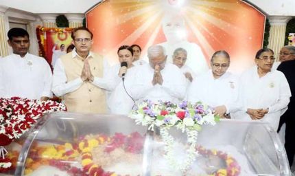 राज्यपाल मंगुभाई पटेल ने ब्रम्हाकुमारी अवधेश दीदी के अंतिम दर्शन किये