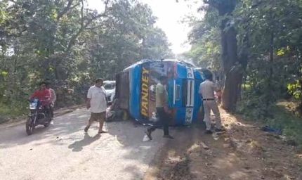पन्ना हादसा: तेज रफ्तार बस पेड़ से टकराई, 12 यात्री घायल, महिला की हालत गंभीर