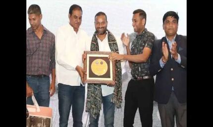 रविंद्र लाइफटाइम अचीवमेंट अवॉर्ड से सम्मानित