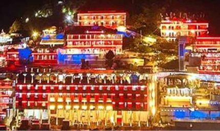 नवरात्रि 2025: माता वैष्णो देवी भवन में भव्य सजावट, श्रद्धालुओं के लिए विशेष सुविधाएं तैयार