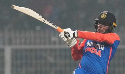 अभिषेक शर्मा का धमाका! टी20 में सबसे ज्यादा छक्के, युवराज का रिकॉर्ड टूटा