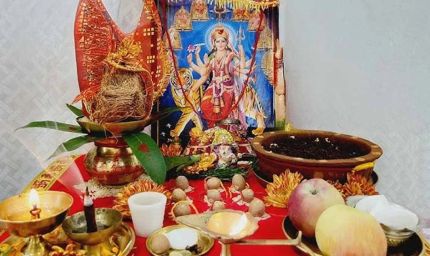 नवरात्रि पूजा के लिए खास: जली बाती, नारियल और कलश का सही तरीका