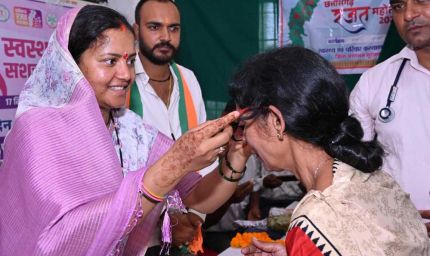 रायपुर : मंत्री श्रीमती लक्ष्मी राजवाड़े ने स्वास्थ्य शिविर में दी भागीदारी,   अग्रसेन जयंती कार्यक्रम में हुई शामिल