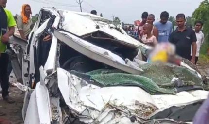 नवरात्रि की शुरुआत पर दर्दनाक हादसा: गंगा जल ले लौट रही कार खाई में गिरी, पति-पत्नी समेत 3 की मौत