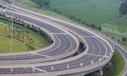 यमुना एक्सप्रेसवे बना रियल एस्टेट का हॉटस्पॉट, 5 साल में प्लॉट्स के दामों में 500% तक उछाल