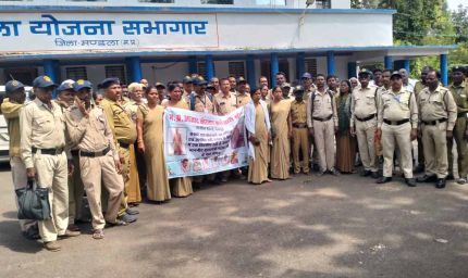 रेडीमेड घटिया वर्दी के विरोध में कोटवार संगठन पहुंचा जनसुनवाई