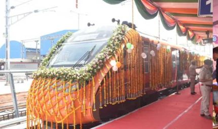 जोधपुर से दिल्ली के लिए रवाना हुई वंदे भारत एक्सप्रेस, केंद्रीय रेलमंत्री ने दिखाई हरी झंडी