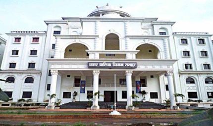 रायपुर निगम की सख्ती: संपत्ति कर बकायेदारों के परिसर पर जड़े ताले