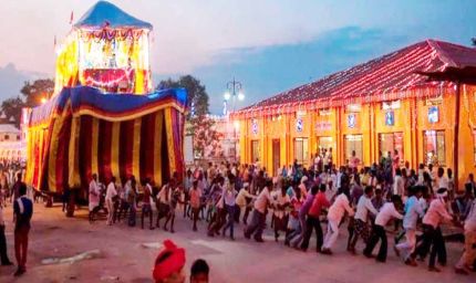 बस्तर दशहरा में परंपरा और विवाद का संगम: फूल रथ और विजय रथ पर उठे सवाल