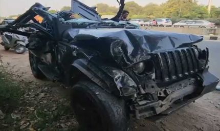 गुरुग्राम में दिल्ली-जयपुर हाईवे पर बेकाबू थार डिवाइडर से टकराई, 5 की दर्दनाक मौत