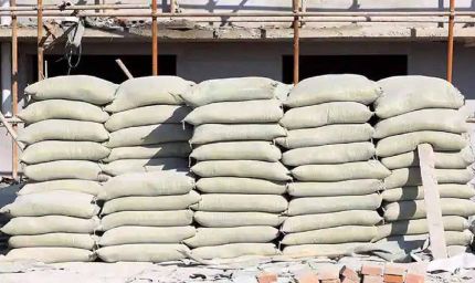 सीमेंट के दाम घटे, पर घर बनाने वालों को राहत नहीं