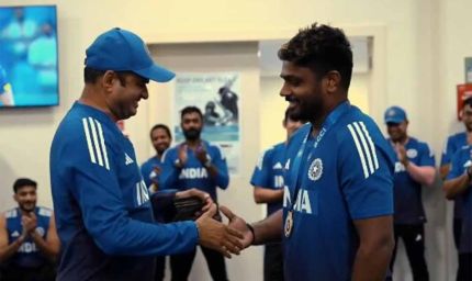 ड्रेसिंग रूम में सम्मान: संजू सैमसन को मिला ‘इम्पैक्ट प्लेयर ऑफ द मैच’ अवॉर्ड