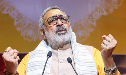 गिरिराज सिंह का हमला: कांग्रेस और तेजस्वी यादव झूठ फैला रहे, NDA कर रही विकास