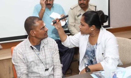 राज्य निर्वाचन आयोग के कर्मचारियों का हुआ नेत्र परीक्षण