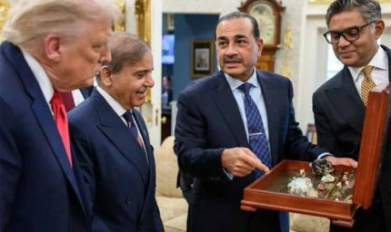 पाकिस्तान की हिचकिचाहट या मजबूरी? शहबाज-मुनीर ट्रंप से मिले खास तोहफे के साथ