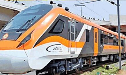 खजुराहो रेलवे स्टेशन पर यात्रियों की परेशानी, गंदगी और टूटी सीटों पर रेल मंत्री से शिकायत