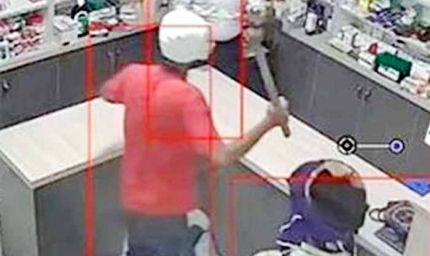 जालंधर में फिल्मी स्टाइल वारदात: मेडिकल स्टोर में घुसकर लुटेरों ने मचाया हड़कंप