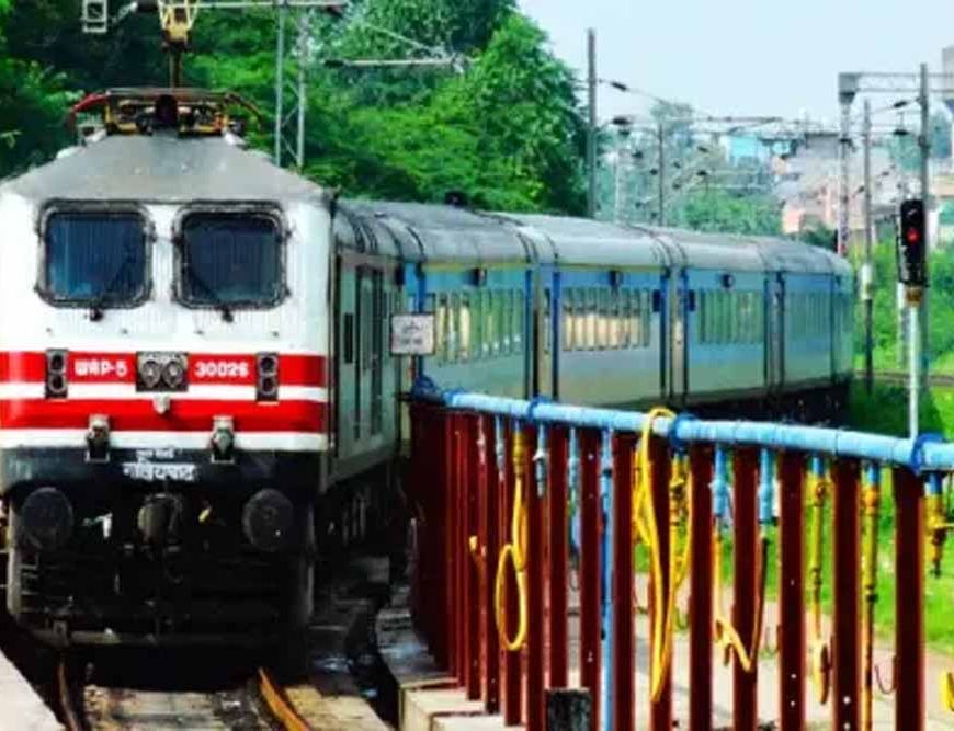 UP-बिहार जाने वालों के लिए खुशखबरी, रेलवे चलाएगा 150 पूजा स्पेशल ट्रेनें