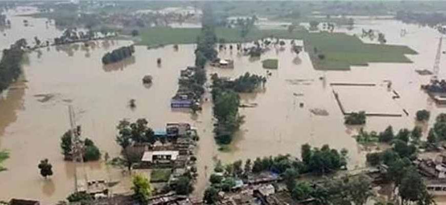 पंजाब में बाढ़ का कहर, कुदरत नहीं रुक रही, अब तक दर्जनों लोगों को बचाया गया