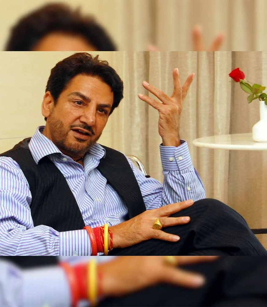 बाढ़ पीड़ितों के लिए गुरदास मान ने बढ़ाया मदद का हाथ, दान किए लाखों रुपए