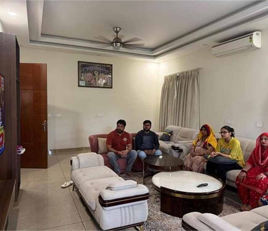 भाजपा नेता धर्मेंद्र तंवर ने परिवार संग सुनी पीएम मोदी की ‘मन की बात’