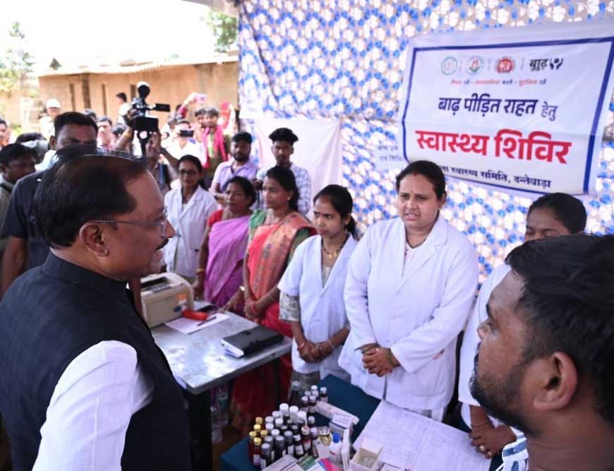 बाढ़ प्रभावितों का हाल जानने उनके बीच पहुँचे मुख्यमंत्री साय: अधिकारियों को राहत एवं पुनर्वास कार्यों में तेजी लाने के निर्देश