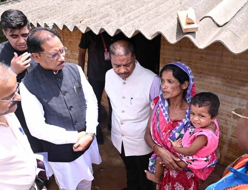 प्रशासन की तत्परता: बाढ़ प्रभावितों को मिला राशन