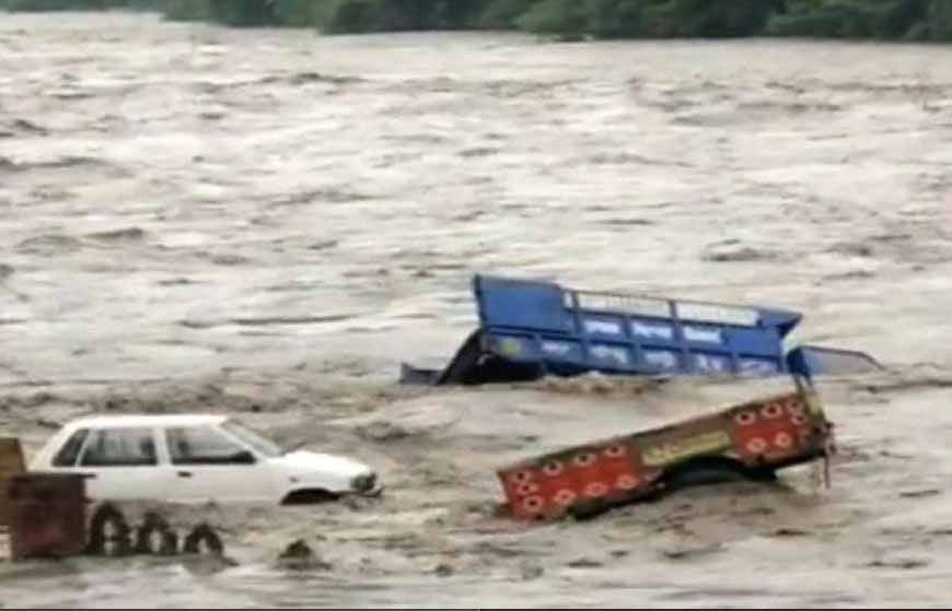 हिमाचल में रिकॉर्ड बारिश! 76 साल का टूटा रिकॉर्ड, 3056 करोड़ की संपत्ति नष्ट