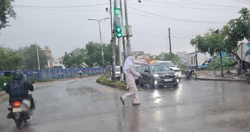 NCR में भारी बारिश: दिल्ली-जयपुर हाईवे पर भरा पानी, मौसम विभाग ने जारी किया अलर्ट