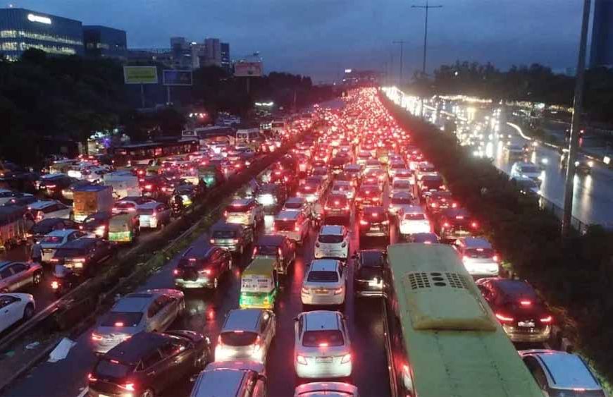 दिल्ली-जयपुर हाईवे पर 20 किलोमीटर लंबा जाम, गुरुग्राम-नोएडा में बारिश से हाहाकार