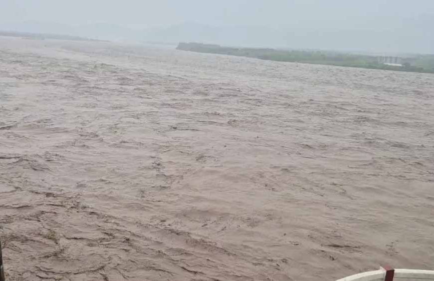 हरियाणा में भारी बारिश का हाई अलर्ट, उफान पर कई नदियां, छुट्टियां रद्द